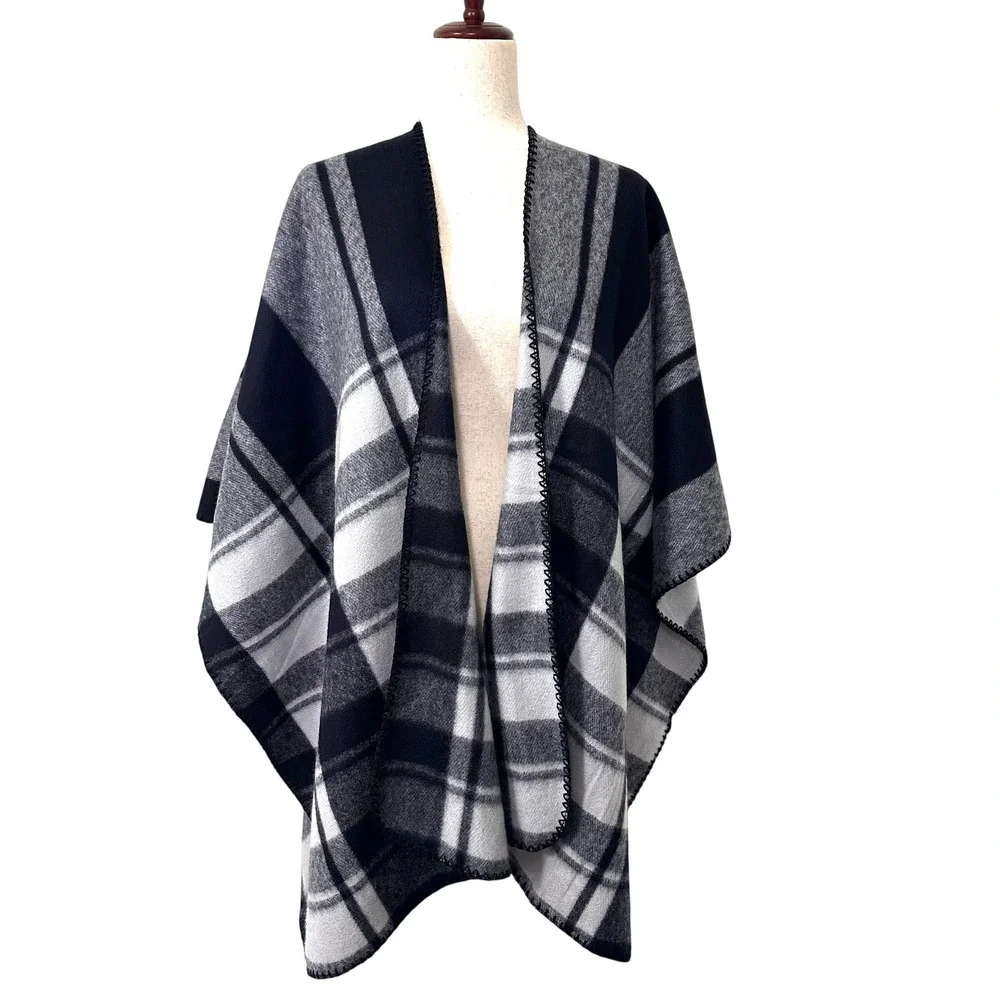 Woolrich Plaid Poncho Wrap Black Grey White Blanket Stitch OS Cabincore Cozy